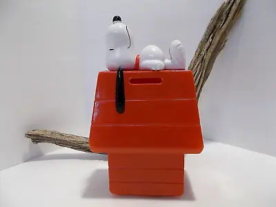 Vintage  Peanuts  SNOOPY Doghouse Coin Bank - United Feature Syndicate Inc 1966 • $8.99