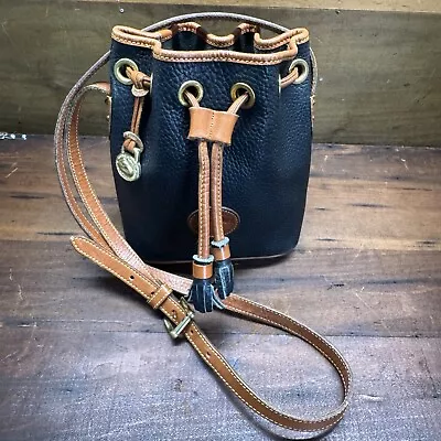Vintage Dooney & Bourke Mini Bucket Drawstring Crossbody Bag Pebble Navy Black • $44.95
