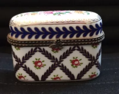 Vintage Porcelain Hinged Trinket Box Jewellery Box Pill Box 7.5cm • $19.95