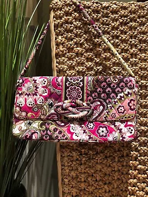 VERA BRADLEY  KNOT JUST A CLUTCH  Very Berry Paisley -ADORABLE! • $11