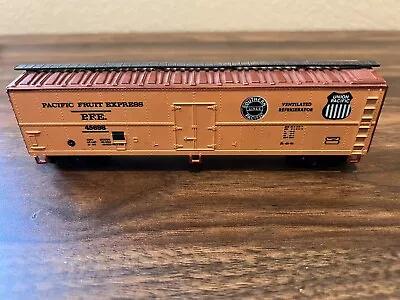 Mehano HO Scale Pacific Fruit Express (PFE) UP/SP 50’ Mechanical Reefer • $7.50
