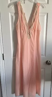 Vintage Val Mode Peach W/Ecru Lace Sleeveless Nylon Nightgown Sz Medium USA • $24.50