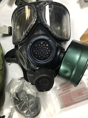 US Military M40 Gas Mask With Carry Bag Size Medium/Large • $130