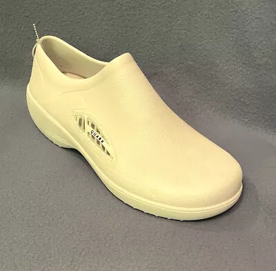 QUARK FNURSE MATES PRO AIR Ll White Comfort Clogs Shoes Sz 12 • $24.50