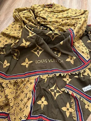 Louis Vuitton Monogram Bliss Stole • $470