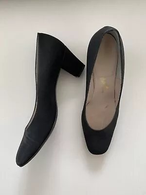 Vintage Huggins Womens Black Fabric Closed Toe High Heel Shoe Size 8 • $60