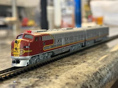Kato N Scale Santa Fe AT&SF EMD E8/9 A+B (#s 84L & 84A) Locomotive Set • $100