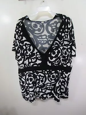 Merona Top Size 28 30 Black White Short Sleeve V Neck Pull Over • $12