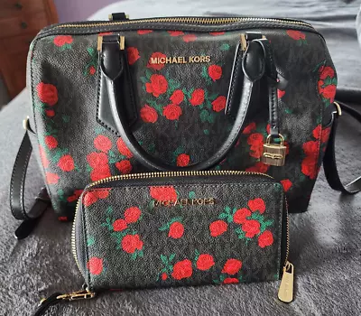 MK Michael Kors EXCELLENT CONDITION Hayes Bag/Cross Body W/Wristlet *Roses HOT!! • $145