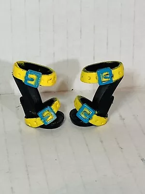 Monster High - Gloom Beach - Frankie Stein’s Sandals - Yellow Blue • $6.99