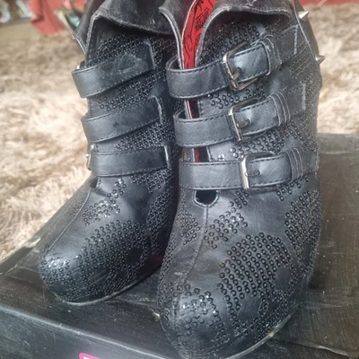 £10 • Buy Iron Fist Black Buckle Ankle Boots