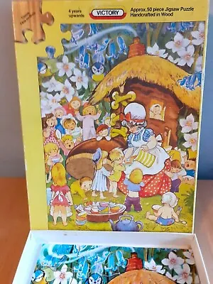 Vintage Victory Wooden Jigsaw Puzzle Storybook - Old Woman Who Lived In A Shoe • £9.95
