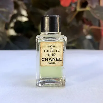💝 Vintage Chanel No 19 EDT 4ml Mini Travel-Size Perfume Splash NOS AGED LABEL • $21.99