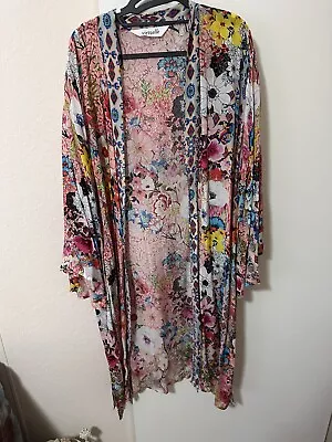 Taking Shape Floral Kimono Size L • $30