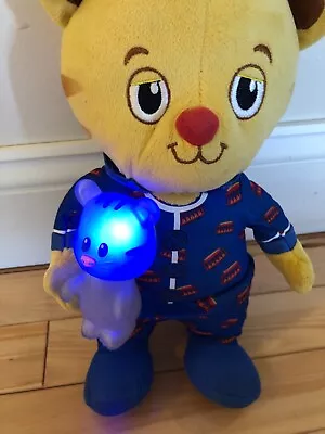 Daniel Tiger's Neighborhood Goodnight Daniel Talking Light Up Plush Bedtime EUC  • $8.99