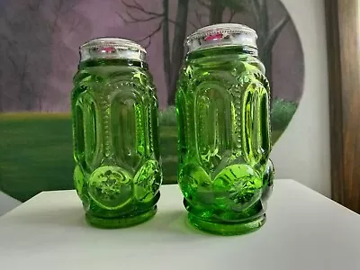 Vintage L.E. Smith 4  Tall Green Glass Moon & Stars Salt And Pepper Shaker Set • $22