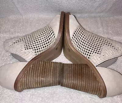 Vince Camuto Fritzey Ivory Faux Suede Perforated Peep Toe Heeled Ankle Boot 7.5 • $24.90