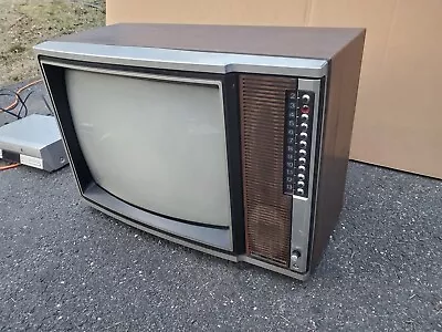 Vintage 1981 19  Sears Retro Gaming Color CRT TV Woodgrain • $499.99