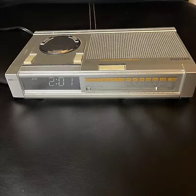 Vintage Philips D-3090 AM/FM Alarm Clock Radio • $49.99