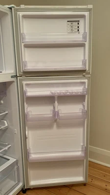 $800 • Buy As New! Samsung Fridge SR414MW Hardly Used 415 Litres(304 Fridge 111 Freezer)