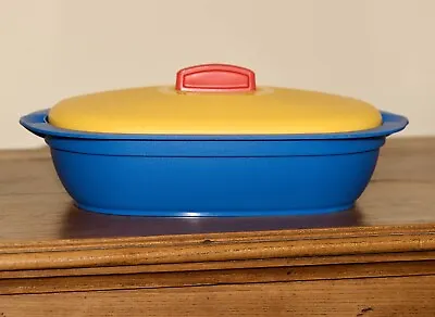 TUPPERWARE Blue Serving Dish Yellow Lid 1.7 Litre • £10