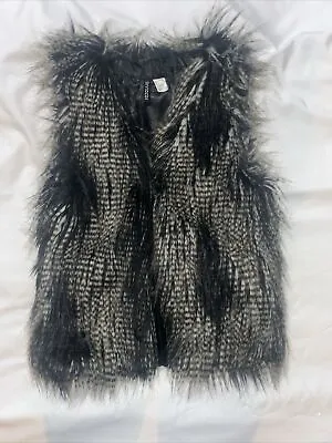 H&M Divided Women’s Fur Vest Jacket Feathers Size 6 • $19