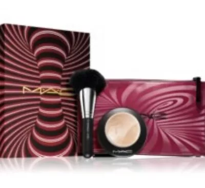 £39.99 • Buy MAC Trick Of The Light Miner Make Up Set New Genuine Sold Out Bag, Bronzer Brush