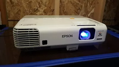 Epson PowerLite 915w Projector H388A 1789 Lamp Hours 213 ECO NO REMOTE • $99.95