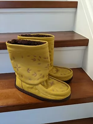 Manitobah Mukluks Women's Boot Waterproof Yellow Leather Floral Shearling Size 7 • $120