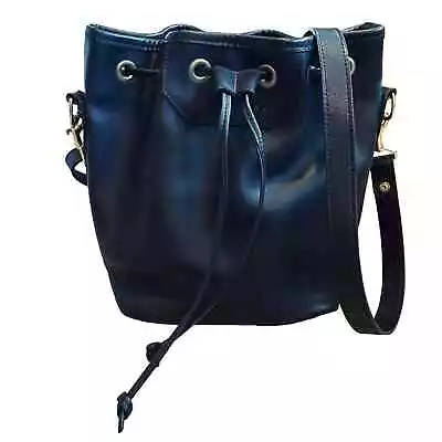 J.W. Hulme Women’s Black Leather Lyndale Large Bucket Shoulder Crossbody Bag • $189.95