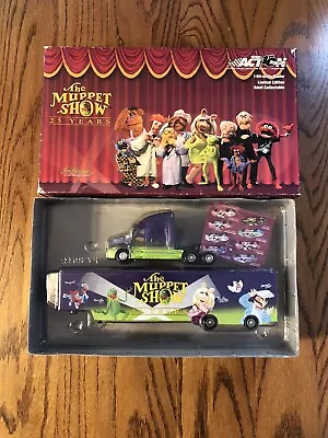 THE MUPPET SHOW 25th ANNIVERSARY 2002 HAULER TRUCK TRAILER 1:64 DIECAST 1 /2808 • $50