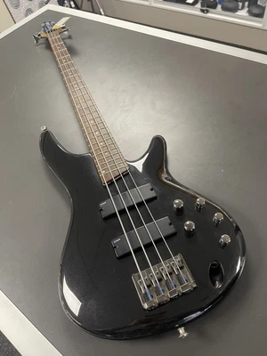 $330 • Buy ***SOLD*** IBANEZ Soundgear Bass Guitar SR300 Active Right-Handed - BLACK