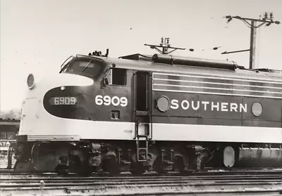 Southern Railway Railroad SOU #6909 E8A Electromotive Train Photo Washington DC • $16.97