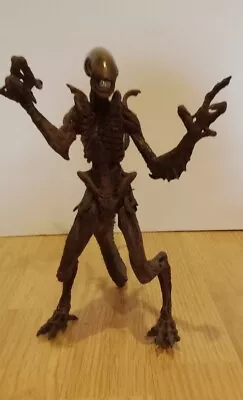 McFarlane Movie Maniacs  Warrior Alien  Figure Alien Resurrection  • $14