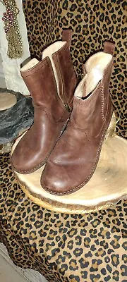 UGG Women's Size 10M Brown Leather Shearling Lined NEEVAH Ankle Boots 1004177 • $34