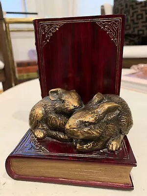 RESIN CUDDLE BUNNIES RABBITS LAYING On WILLIAM SHAKESPEARE BOOKS HEAVY BOOKEND • $25