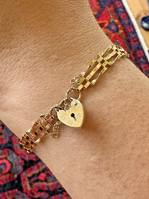 Hallmarked 9Ct Yellow Gold Shaped Bar Gate Bracelet Heart Clasp 4.33gr 20.5Cm • £277