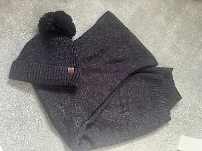 Men’s Hat And Scarf Set  • £15