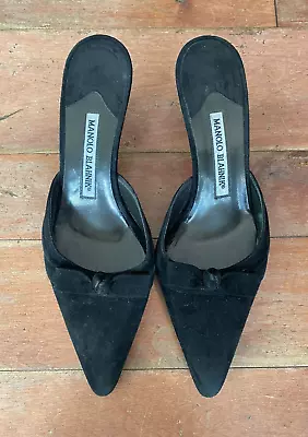 Manolo Blahnik Black Suede Bow Mule Kitten 2.5  Heel Sz 38 • $115