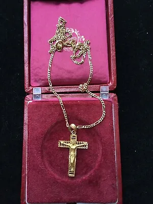 .750 18CT YELLOW GOLD Religious Crucifix Cross Pendant Necklace 6.9g 18inch • £375