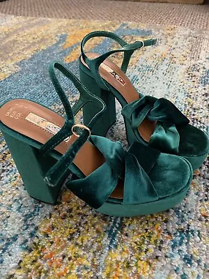 Green Velvet Shoes Size 3 • £5