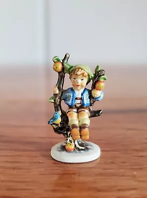 GOEBEL OLSZEWSKI MINIATURES M.I. HUMMEL SERIES 257-P APPLE TREE BOY 1st EDITION • $39.99