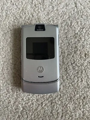 Motorola Razr V3c V3 VERIZON Cell Phone Flip Camera  • $30