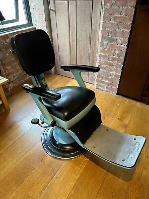 Vintage 1950' Barber Chair • £625