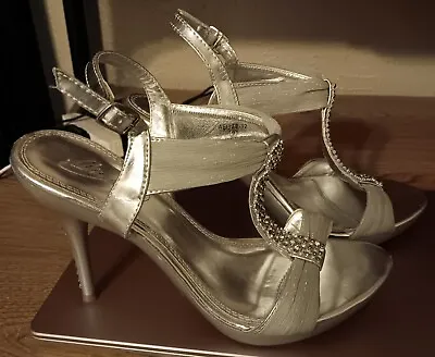  Michaelangelo  Women's Heels Size 9 Silver With Rhinestones • $9.50