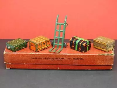 HORNBY SERIES 1938 O GAUGE BOXED TINPLATE RAILWAY ACCESSORIES LUGGAGE SET No.1 • £139.99
