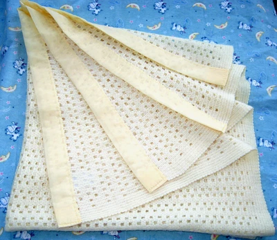 £25.95 • Buy Boots Vintage Cellular Pram / Moses Basket Cover Baby Blanket Yellow Satin Trim