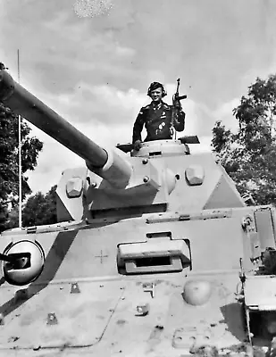 WW2 WWII Photo German Panzer IV Commander With MP40   World War Two Wehrmacht  • $5.99