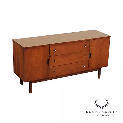 Stanley Furniture Mid Century Modern Walnut Sideboard • $1195