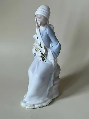 Lladro #4972  Girl Sitting With Calla Lilies  Matt Finish Figurine Retired • $65